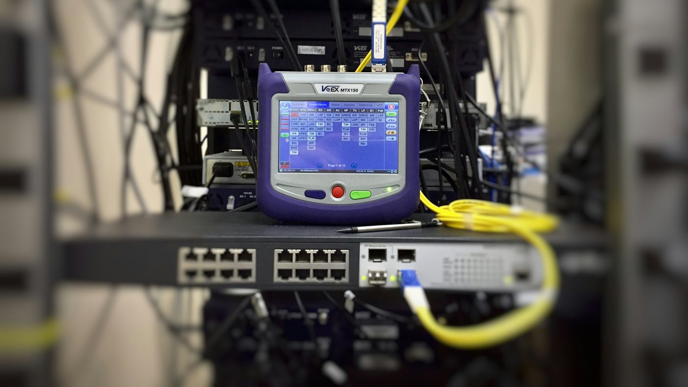 Fibre test equipment connected in a rack